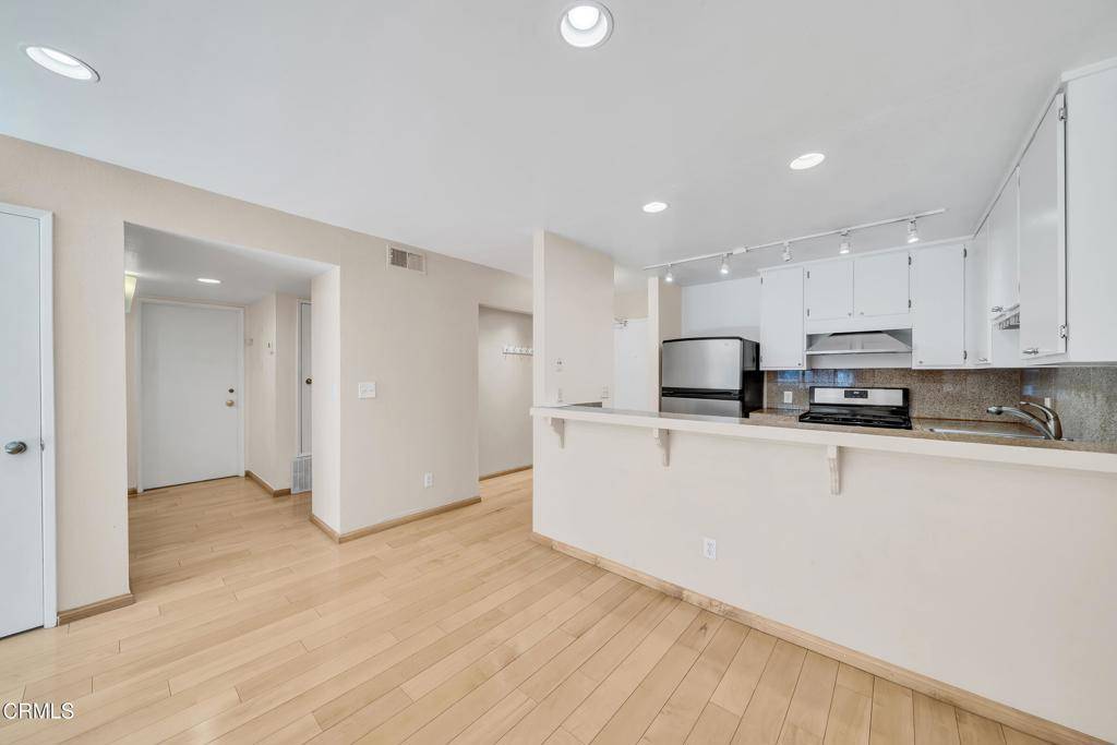 Los Angeles, CA 90068,1940 N Highland AVE #10