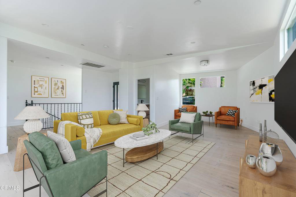 Los Angeles, CA 90065,2409 Yorkshire DR