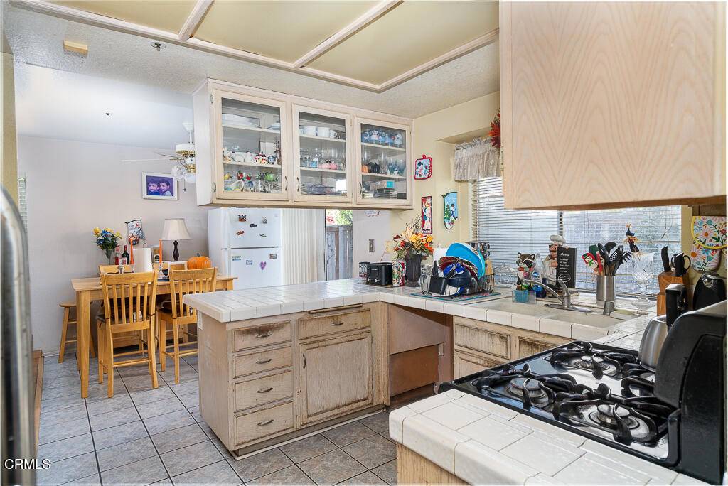 Fontana, CA 92337,15492 Somerset CT