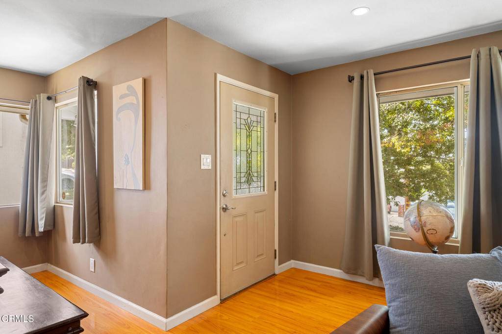 Tujunga, CA 91042,10642 Samoa AVE