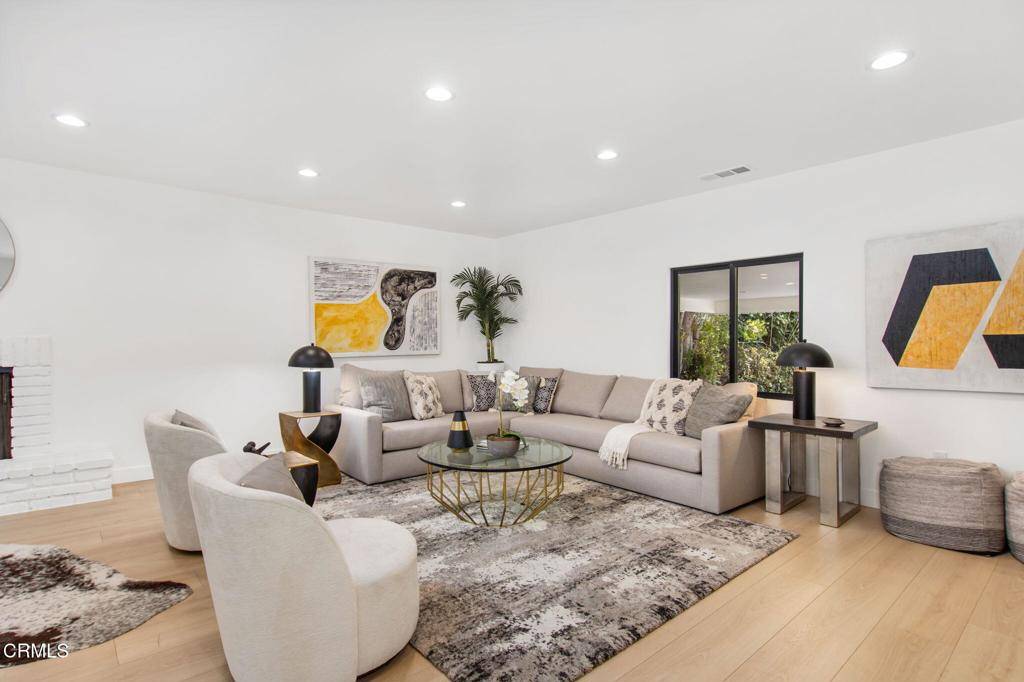 La Crescenta, CA 91214,3015 Henrietta AVE