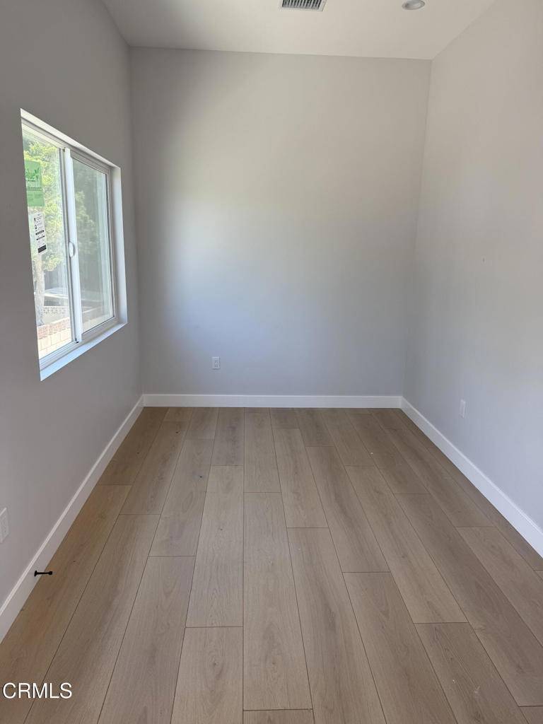 La Crescenta, CA 91214,2725 Foothill BLVD