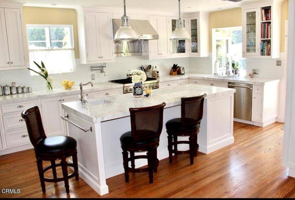 Los Angeles, CA 90210,807 N Doheny DR