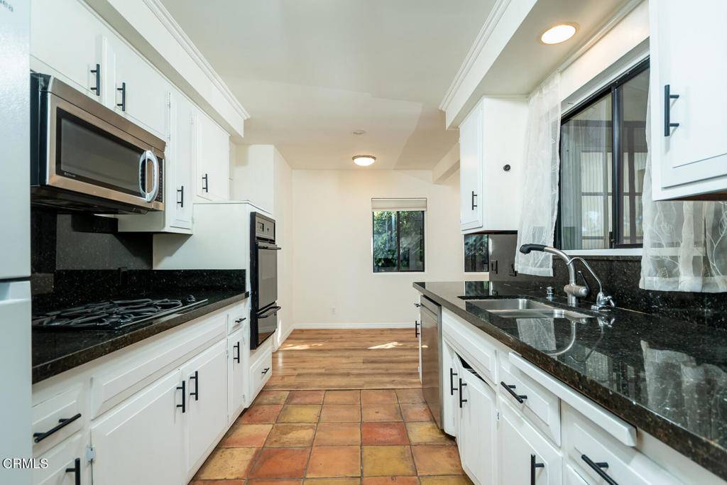 Sunland, CA 91040,8314 Owens ST