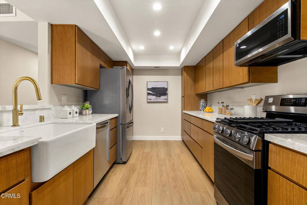 Los Angeles, CA 91403,4542 Willis AVE #206