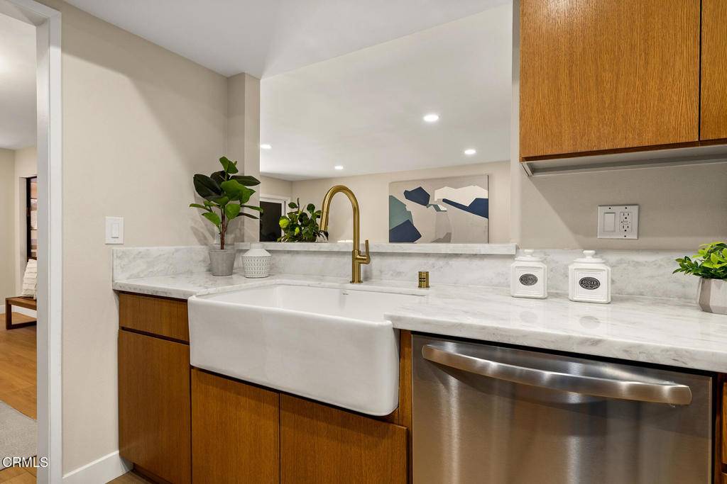 Los Angeles, CA 91403,4542 Willis AVE #206