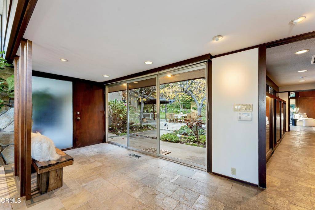 Pasadena, CA 91103,1345 Carnarvon DR