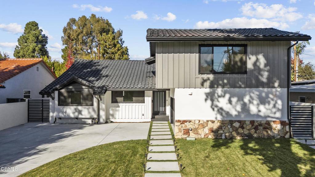 Los Angeles, CA 91401,14145 Weddington ST