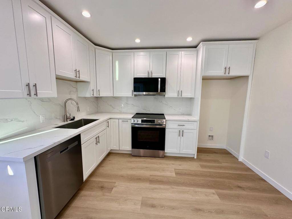 Northridge, CA 91325,17451 Keswick ST