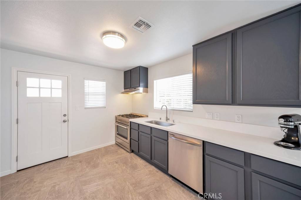 Van Nuys, CA 91406,17609 Covello ST