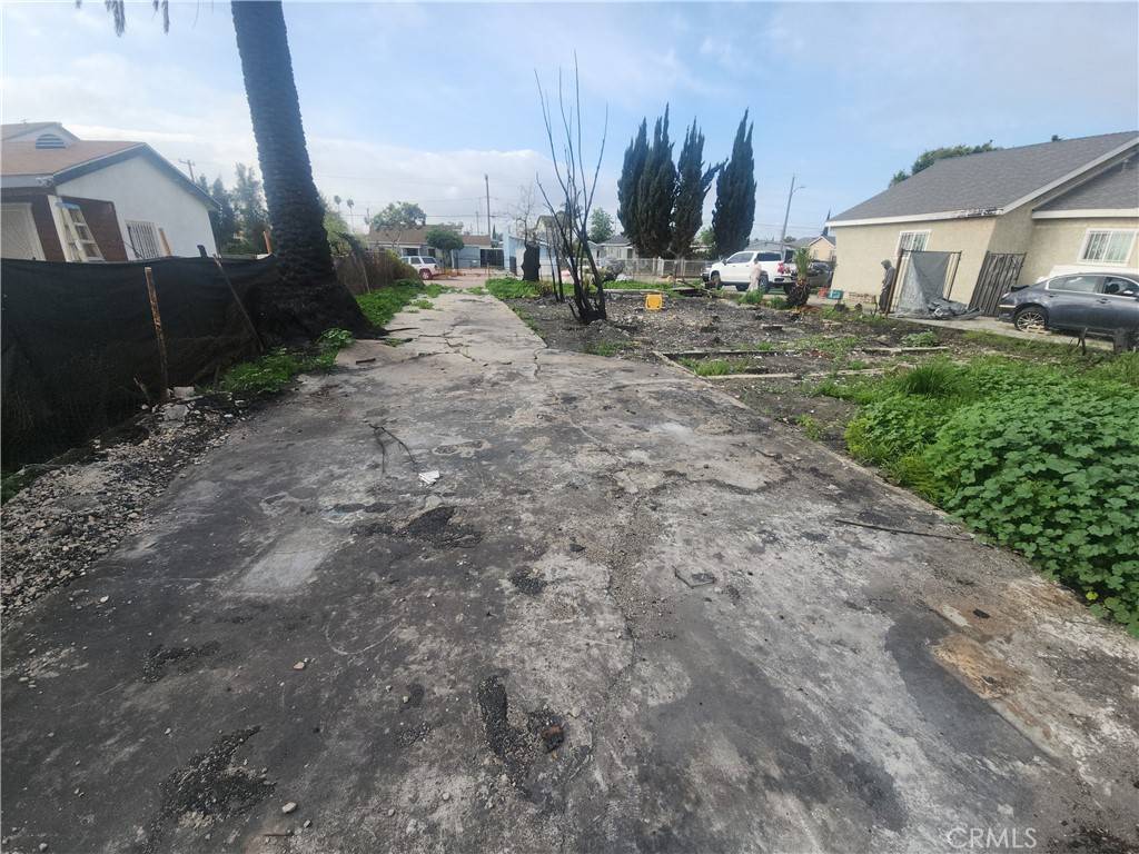 Compton, CA 90220,1433 W 151 ST