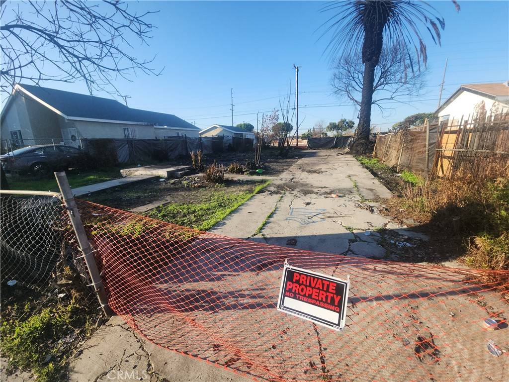Compton, CA 90220,1433 W 151 ST