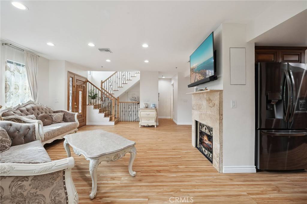 Glendale, CA 91202,301 W Loraine ST #3