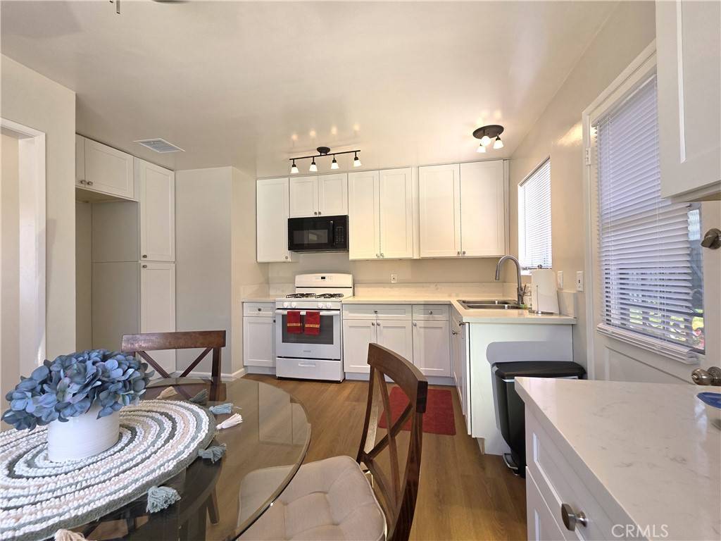 Duarte, CA 91010,868 Random LN