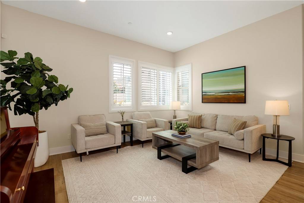 Valencia, CA 91381,27512 Golden Currant PL