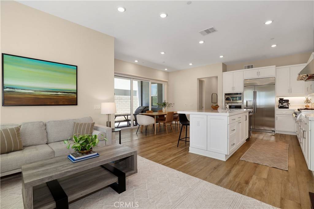 Valencia, CA 91381,27512 Golden Currant PL