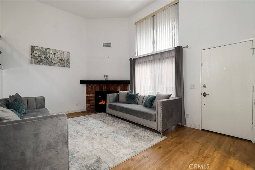 Duarte, CA 91010,1939 Huntington DR #C