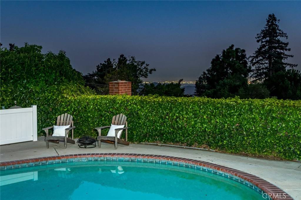 La Crescenta, CA 91214,2320 Jayma LN