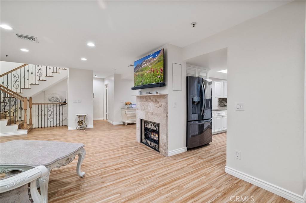 Glendale, CA 91202,301 W Loraine ST #3