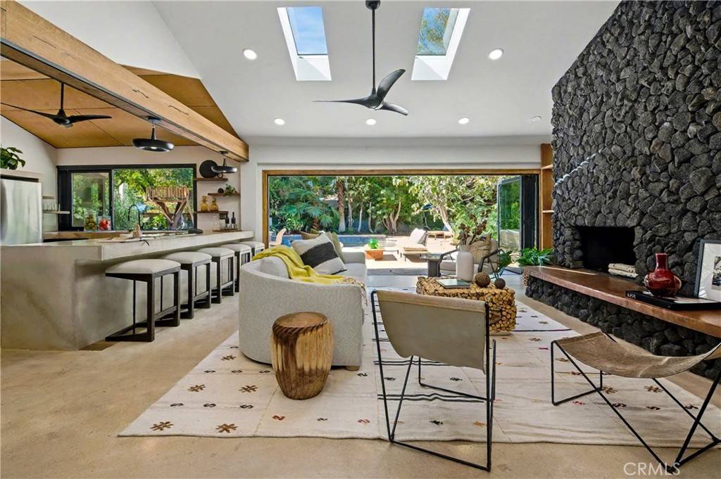 Northridge, CA 91324,9701 Bothwell Road