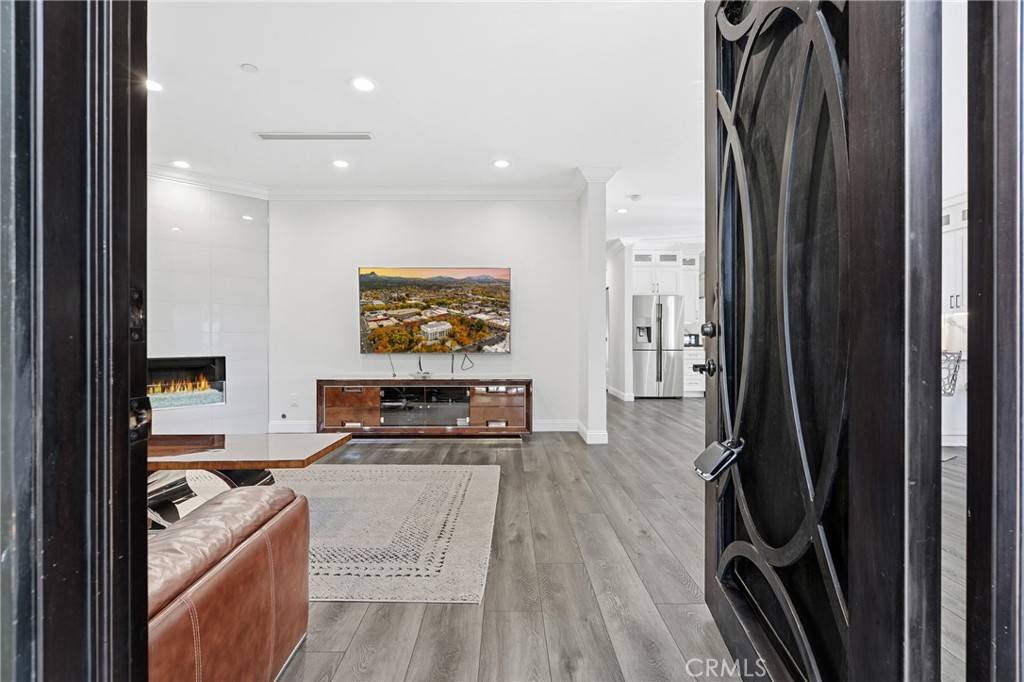 Burbank, CA 91506,430 N Parish PL