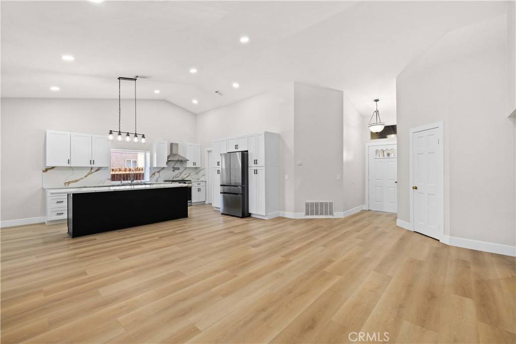 Lancaster, CA 93535,1008 E Avenue J7