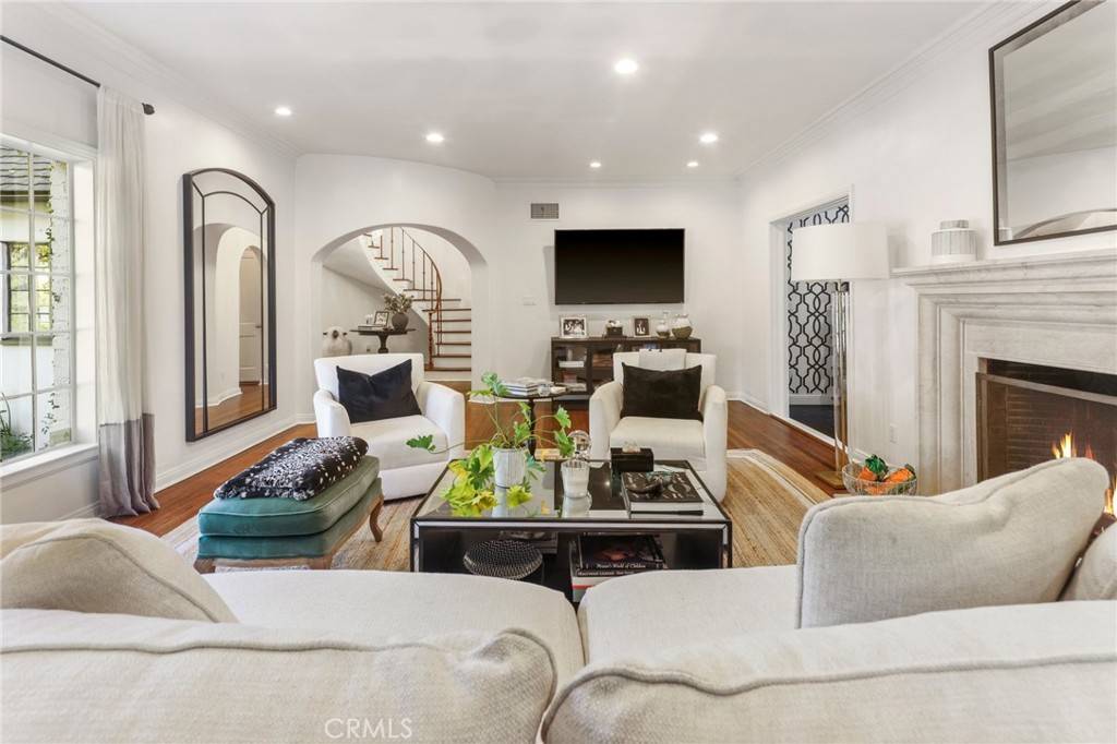 Altadena, CA 91001,2494 Glen Canyon RD