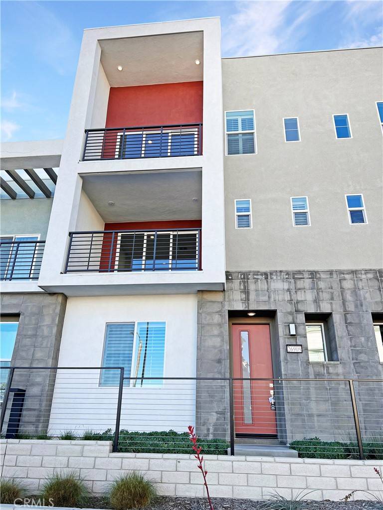 Valencia, CA 91355,26909 Pathfinder