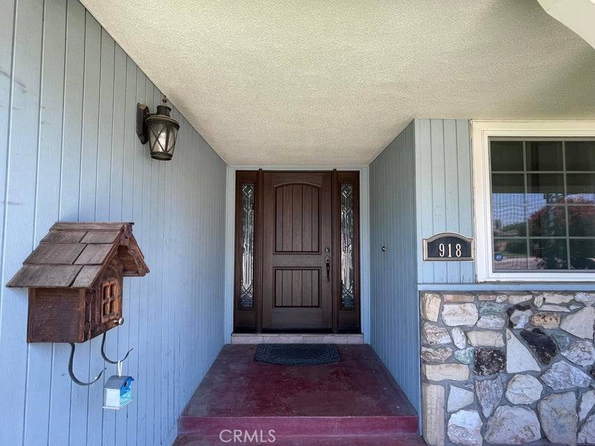 Visalia, CA 93277,918 S Redwood DR