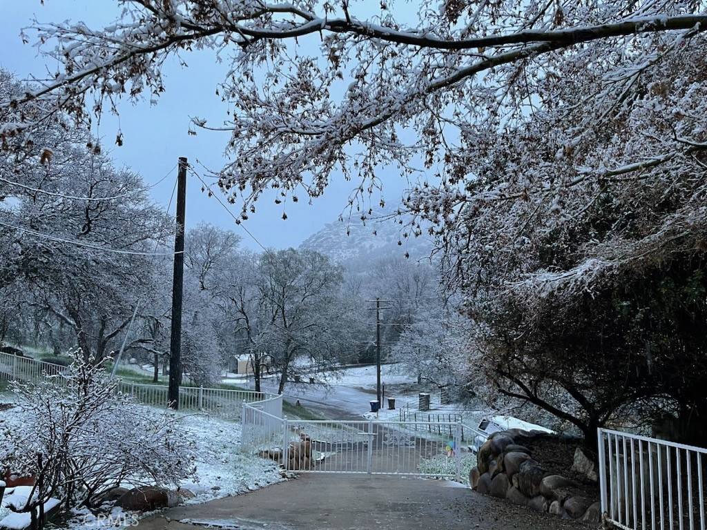 Three Rivers, CA 93271,40820 Oak Ridge DR