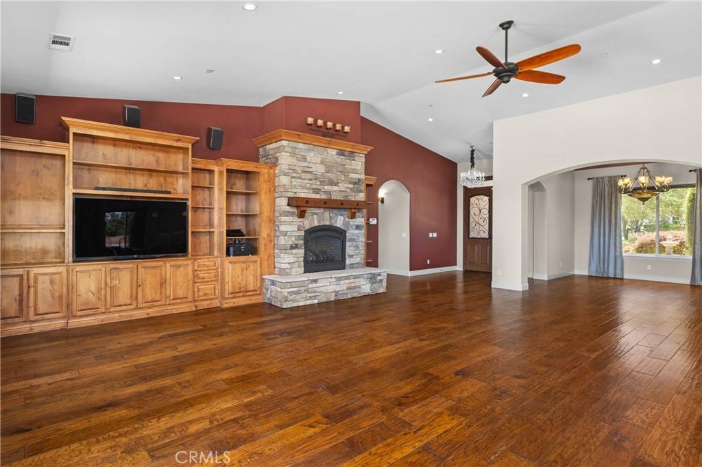 Arroyo Grande, CA 93420,325 Red Oak WAY