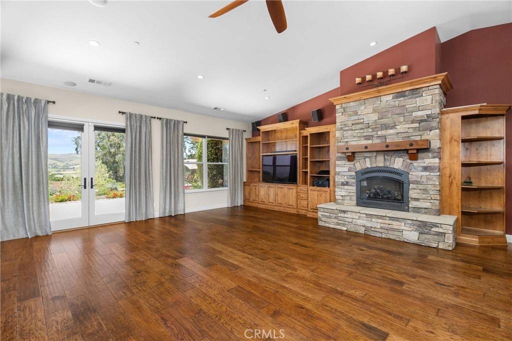 Arroyo Grande, CA 93420,325 Red Oak WAY