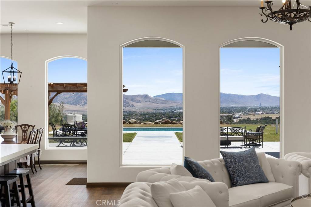 Tehachapi, CA 93561,20991 Old Town RD