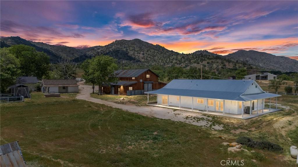 Tehachapi, CA 93561,21192 Old Town Road