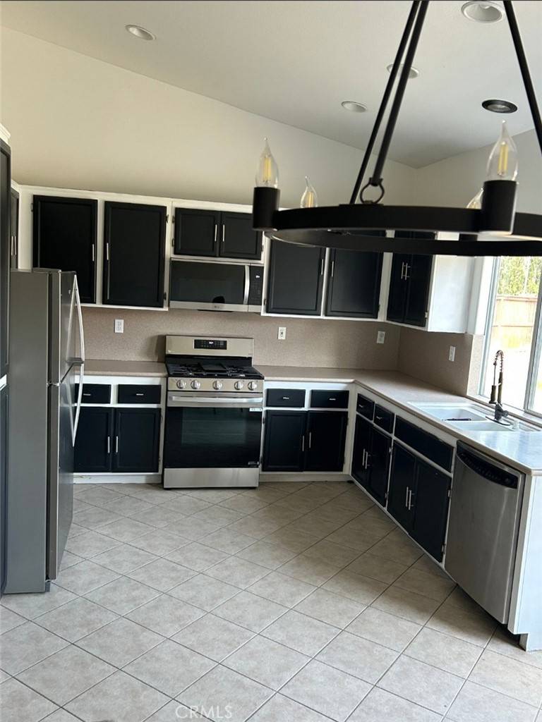 Menifee, CA 92585,27185 White CT