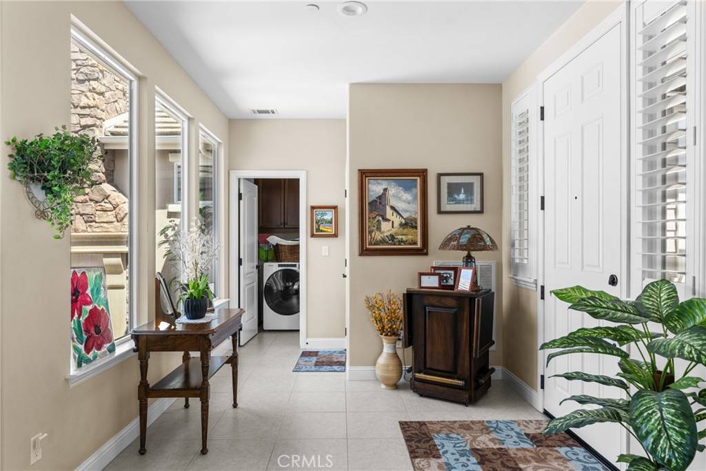 Santa Maria, CA 93455,905 Romneya LN