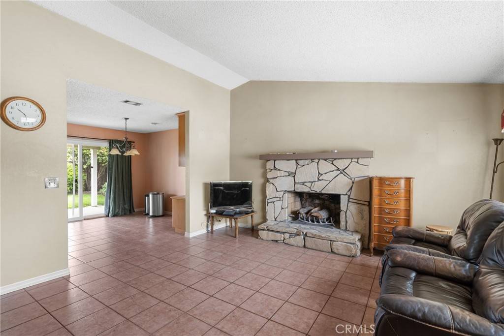 Santa Maria, CA 93454,924 Grapevine RD