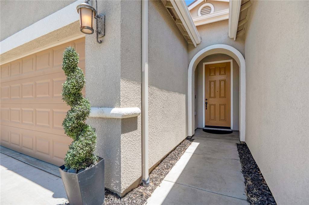 Visalia, CA 93292,2046 S Grand ST
