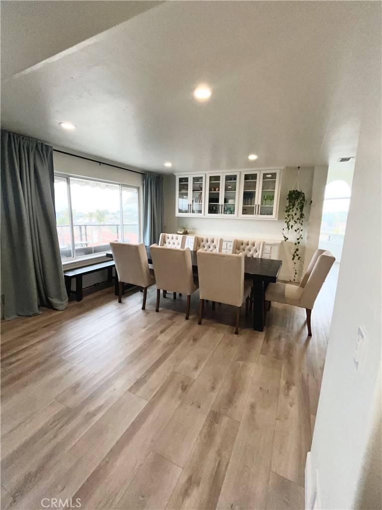 Arroyo Grande, CA 93420,289 Mercedes LN