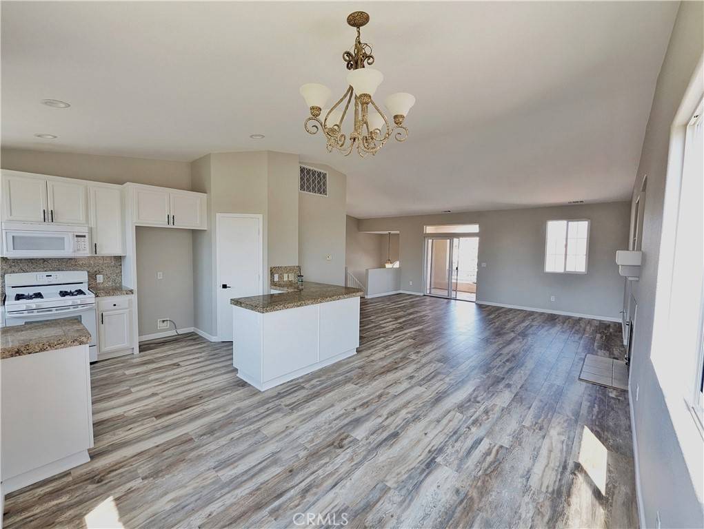 Santa Maria, CA 93458,808 Damask CT