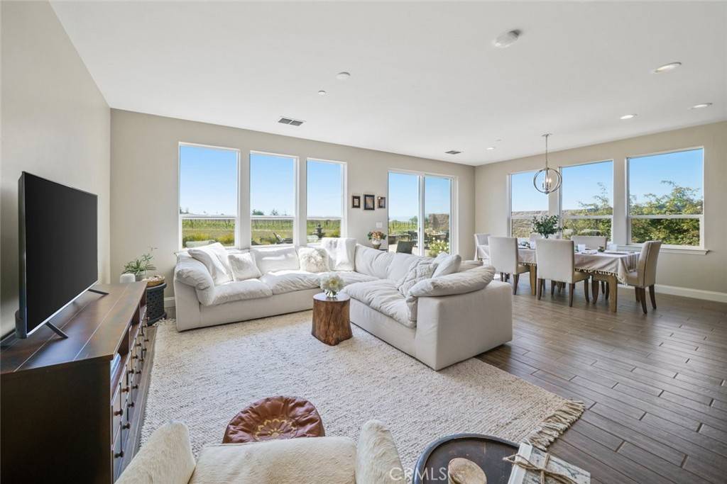 Nipomo, CA 93444,1245 Justin LN