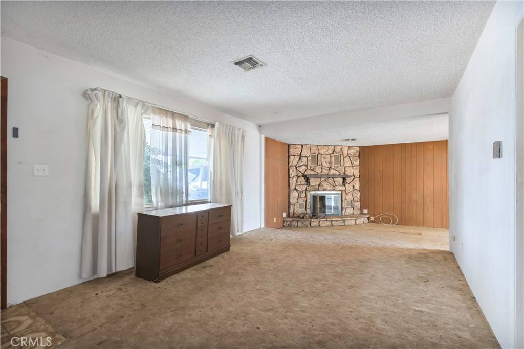 Bakersfield, CA 93306,1404 Royal WAY