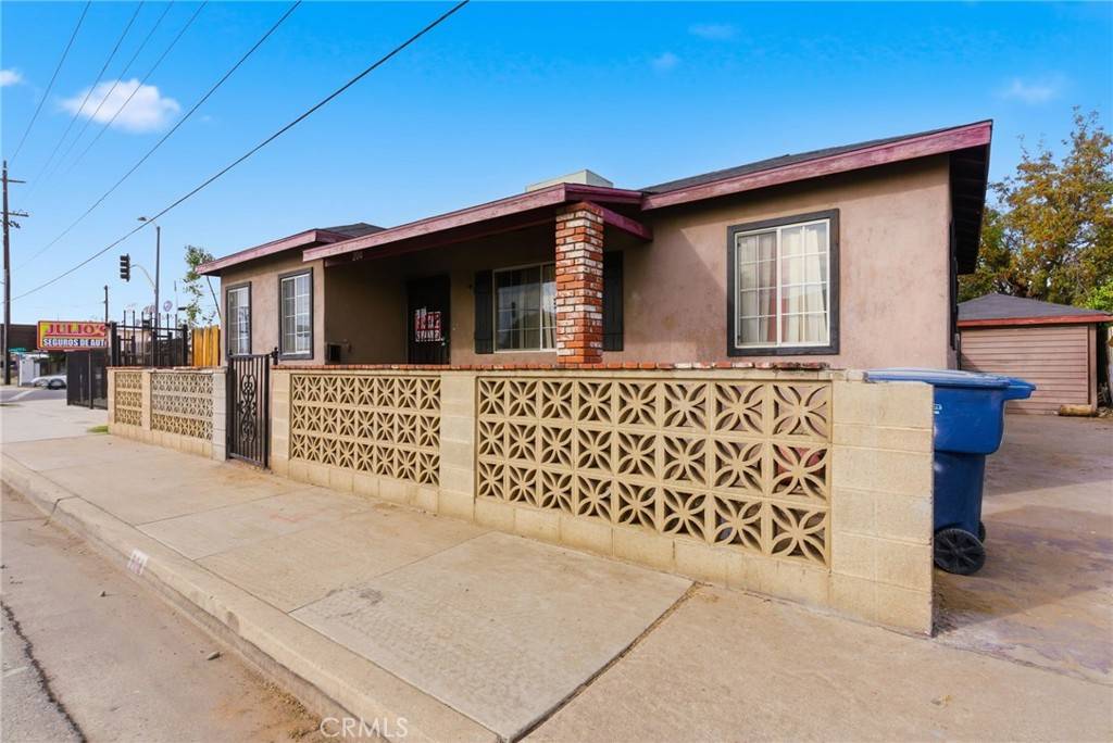 Bakersfield, CA 93307,204 E Brundage