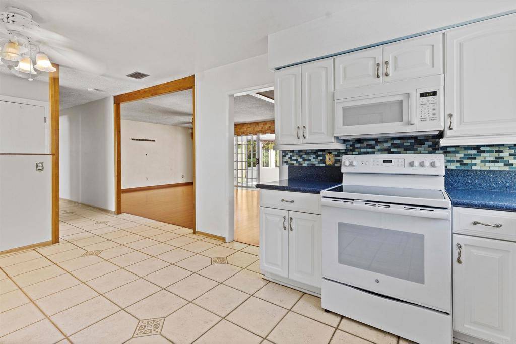 San Diego, CA 92114,2305 Laconia ST