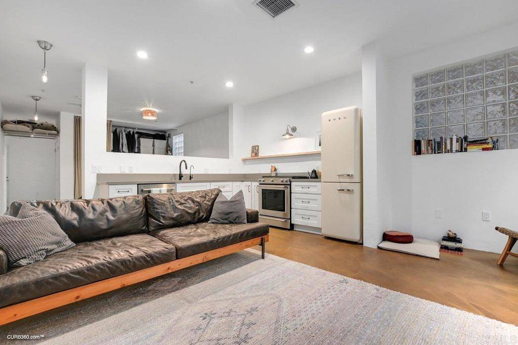 San Diego, CA 92101,1480 Broadway #2207
