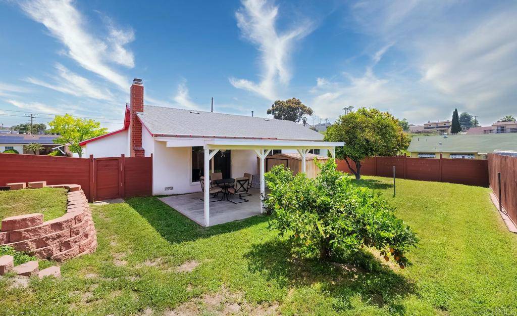 San Diego, CA 92139,2882 Beatrice ST