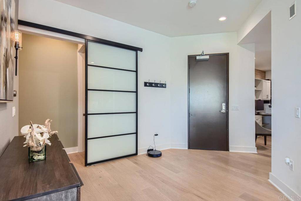 San Diego, CA 92108,8377 Distinctive DR