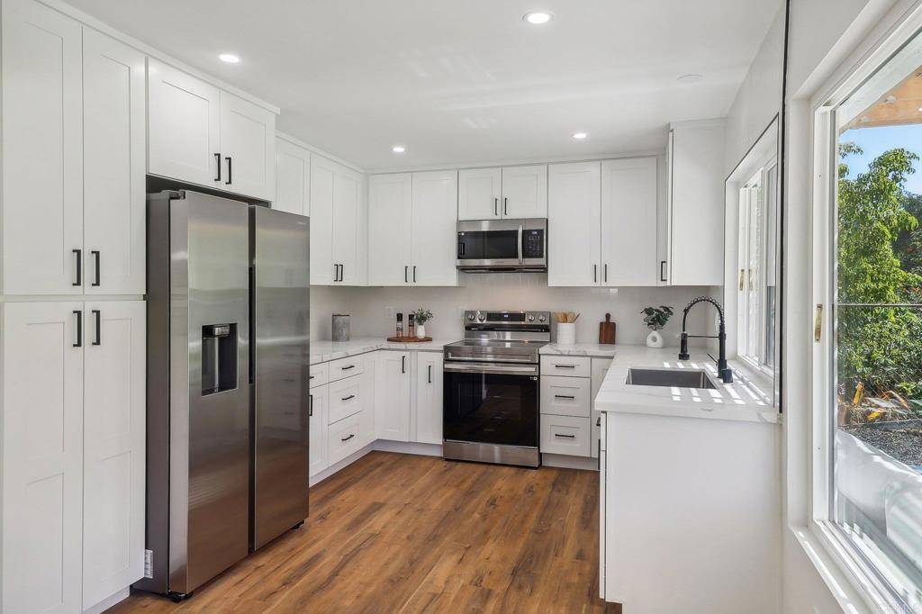 San Diego, CA 92139,2614 Dusk DR