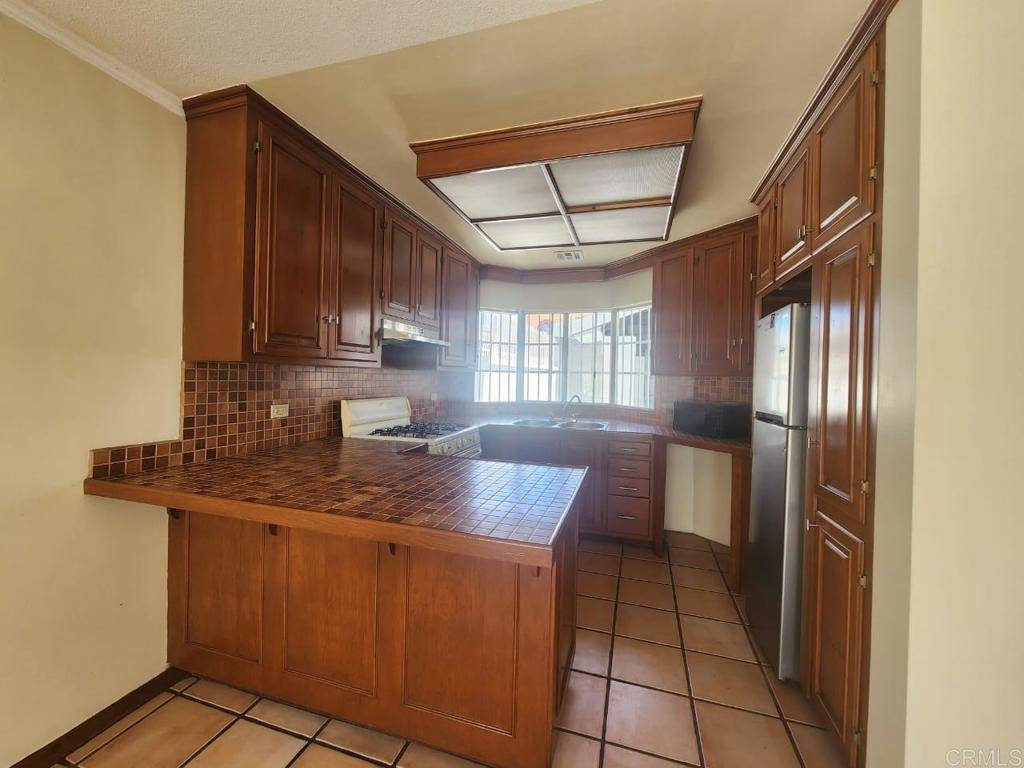 Outside Area (outside Ca), CA 22880,125 Ondinas