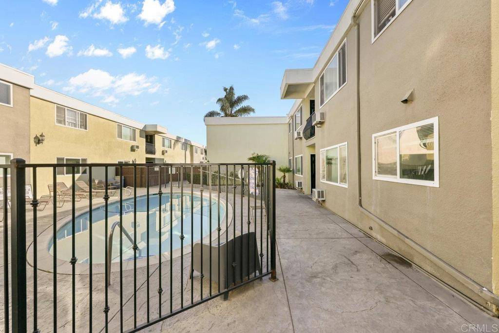 San Diego, CA 92117,6602 Beadnell WAY #14